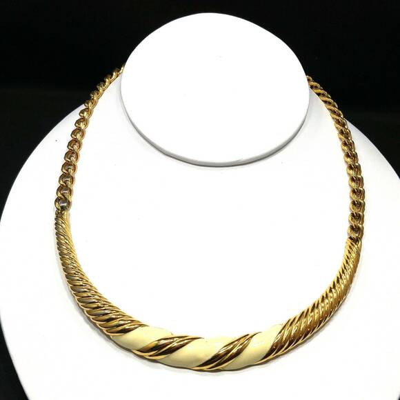 Vintage Monet Cream Enamel & Gold Plated Choker Necklace 1960s Mid Century - Picture 3 of 9